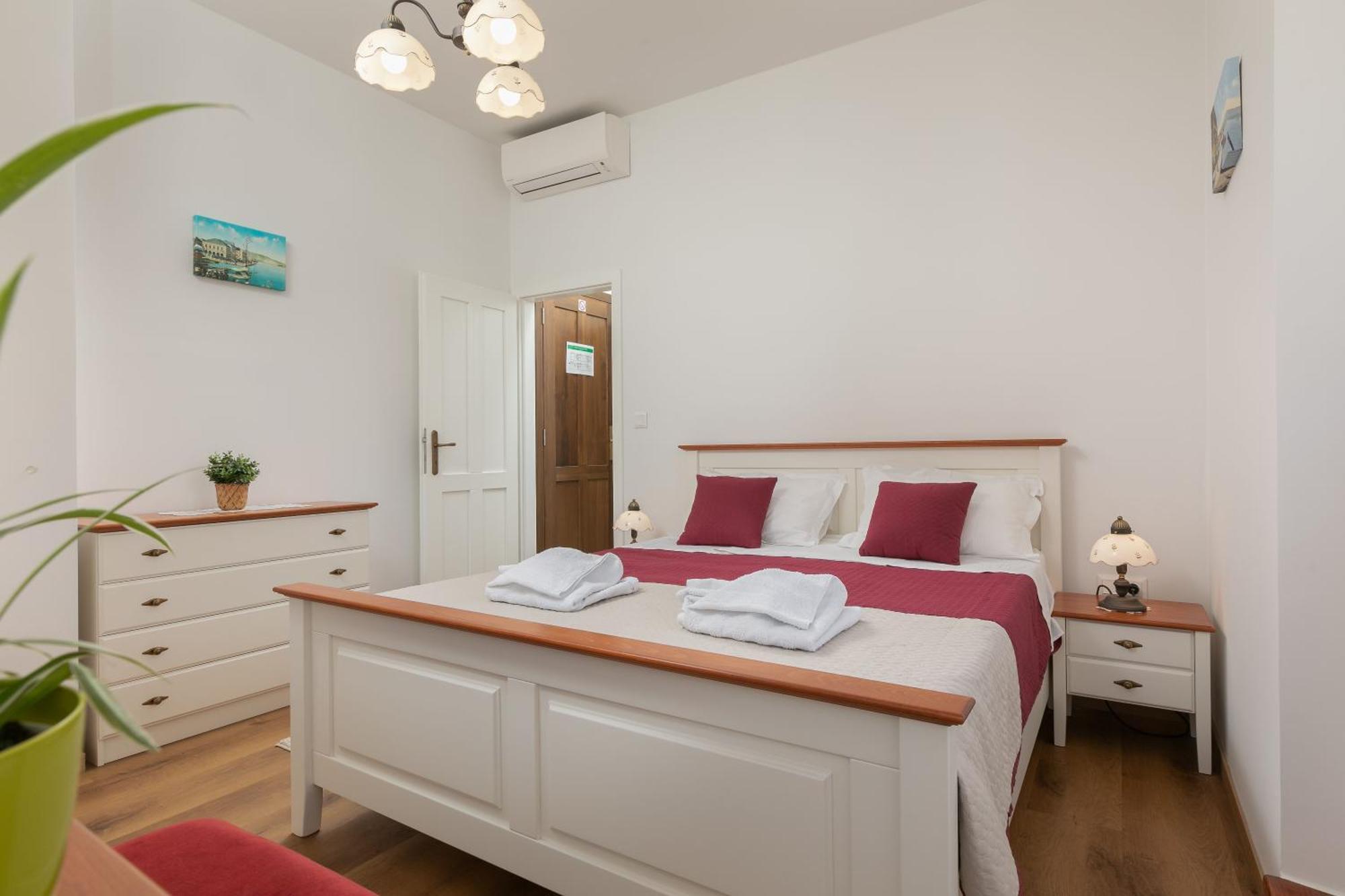Ancora Faros Apartment Stari Grad  Phòng bức ảnh