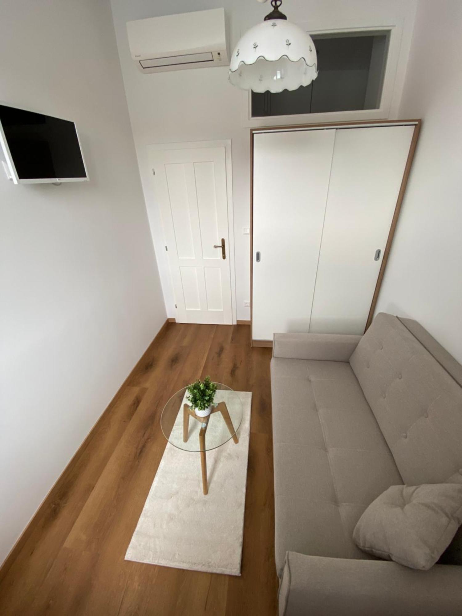 Ancora Faros Apartment Stari Grad  Phòng bức ảnh