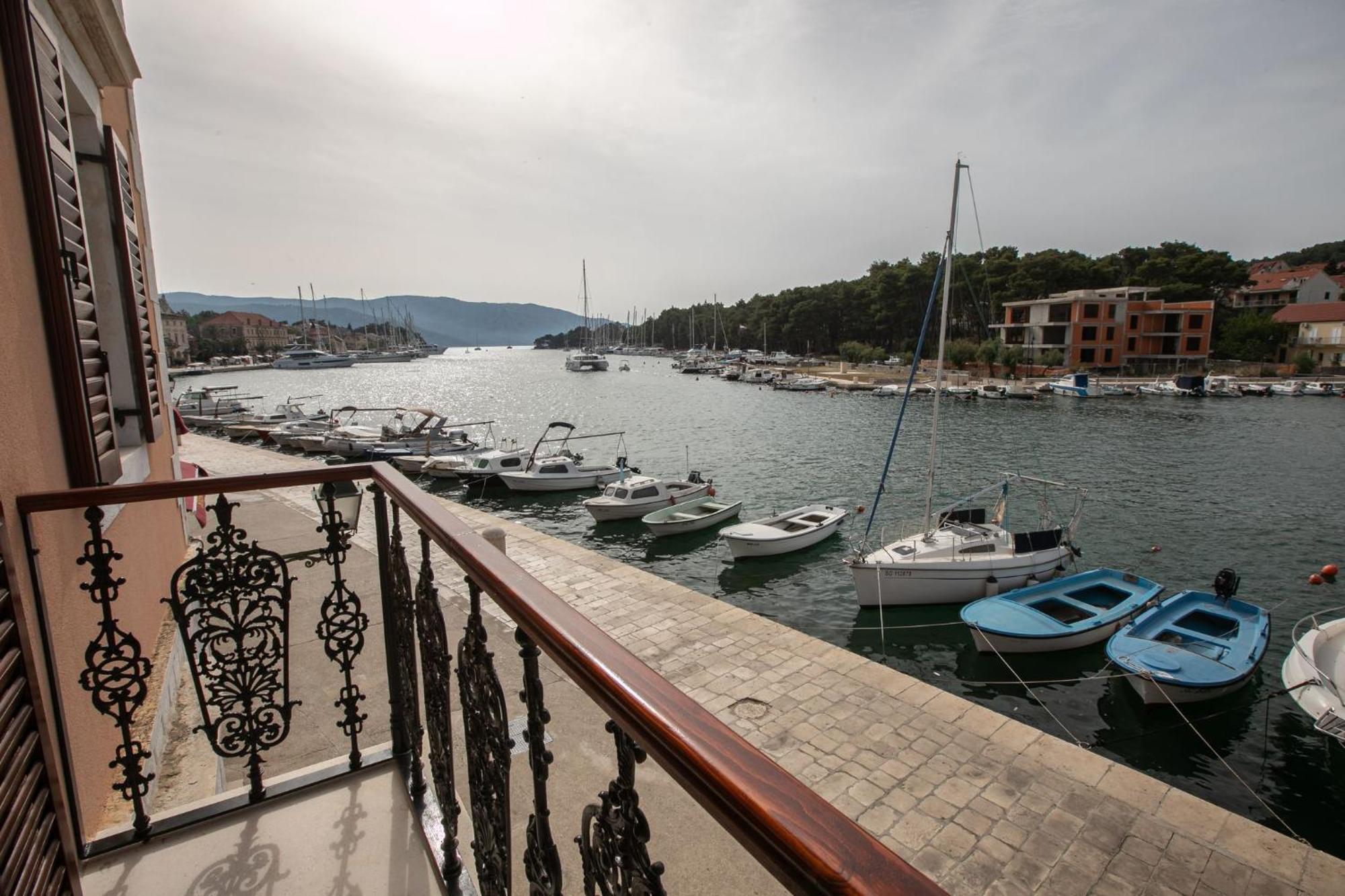 Ancora Faros Apartment Stari Grad  Phòng bức ảnh